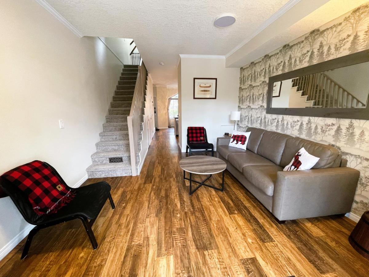 Renovated Chalet At Mystic Springs, Mountain Views, Pets Welcome! キャンモア エクステリア 写真