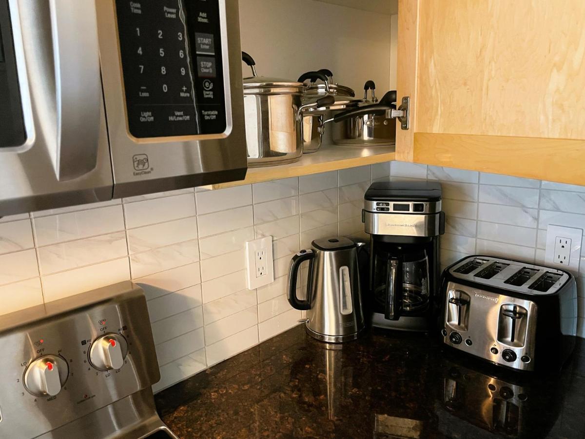 Renovated Chalet At Mystic Springs, Mountain Views, Pets Welcome! キャンモア エクステリア 写真